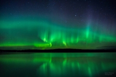 Revontulet Kankaistenjärven yllä